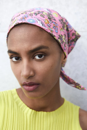 Çiçek Desenli Pembe Bandana - Stil Sahibi Kadın Bandana Fular