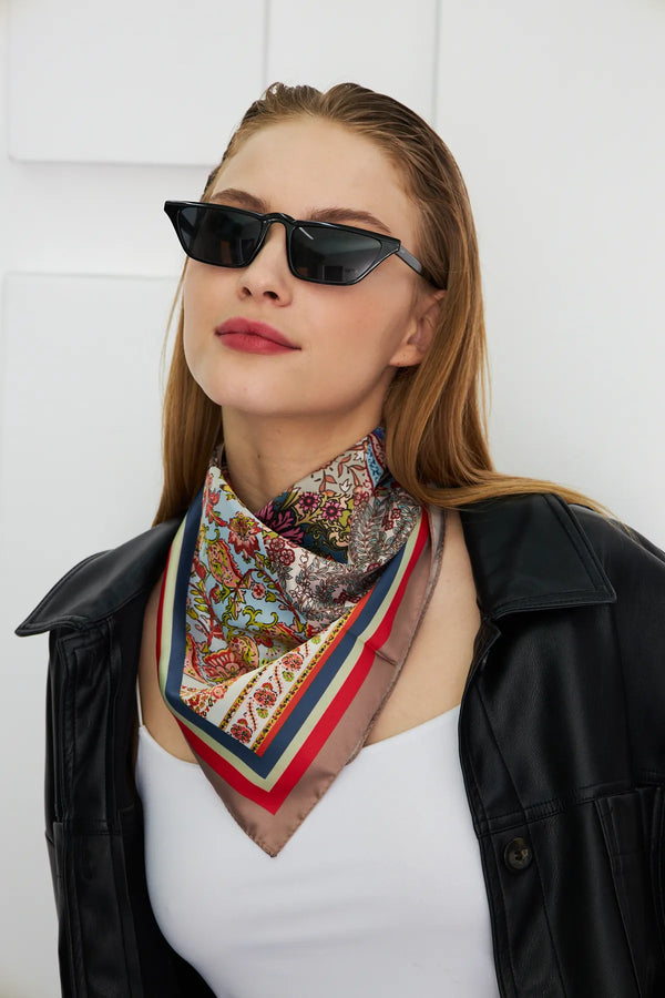 Kadın Fular Bandana - Stil Sahibi Kadın Bandana Fular